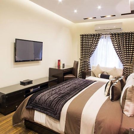 โรยอเต ลักชัวรี Hotel ลาฮอร์ ห้อง รูปภาพ