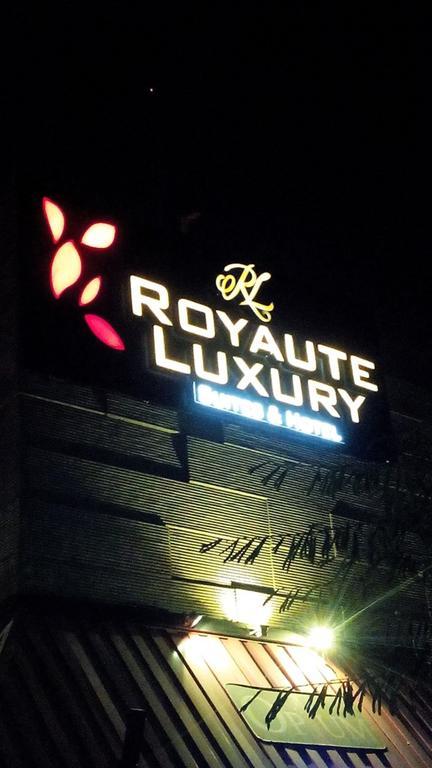 โรยอเต ลักชัวรี Hotel ลาฮอร์ ภายนอก รูปภาพ
