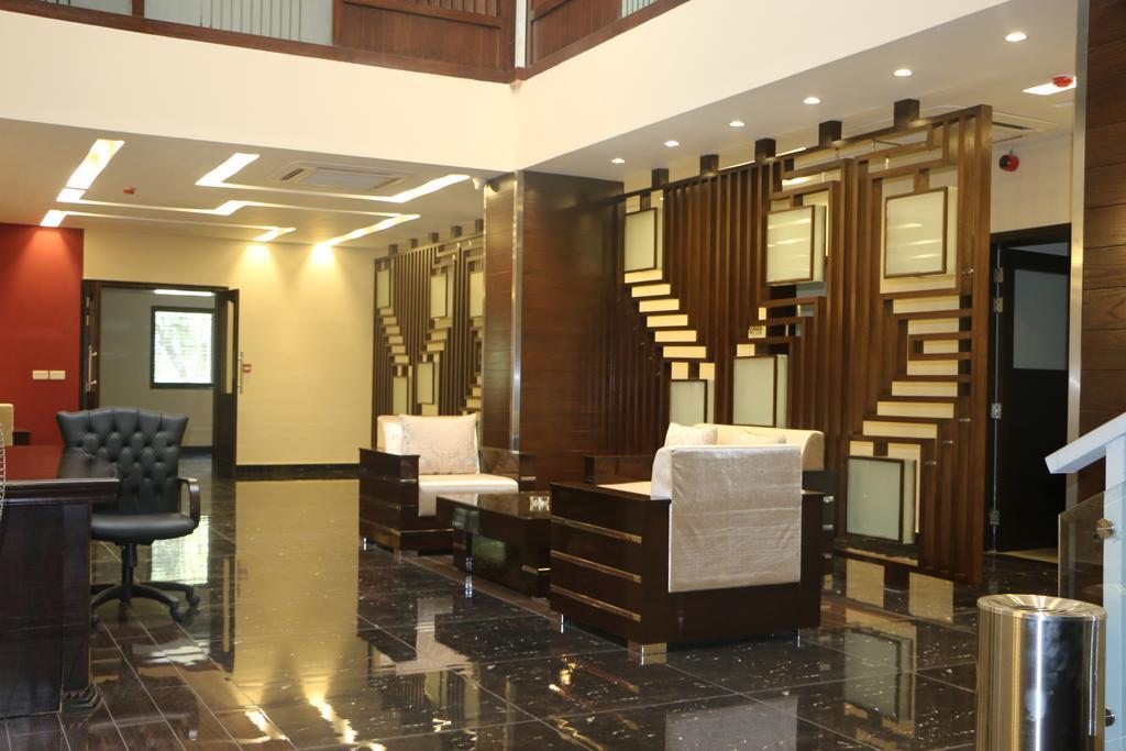 โรยอเต ลักชัวรี Hotel ลาฮอร์ ภายนอก รูปภาพ