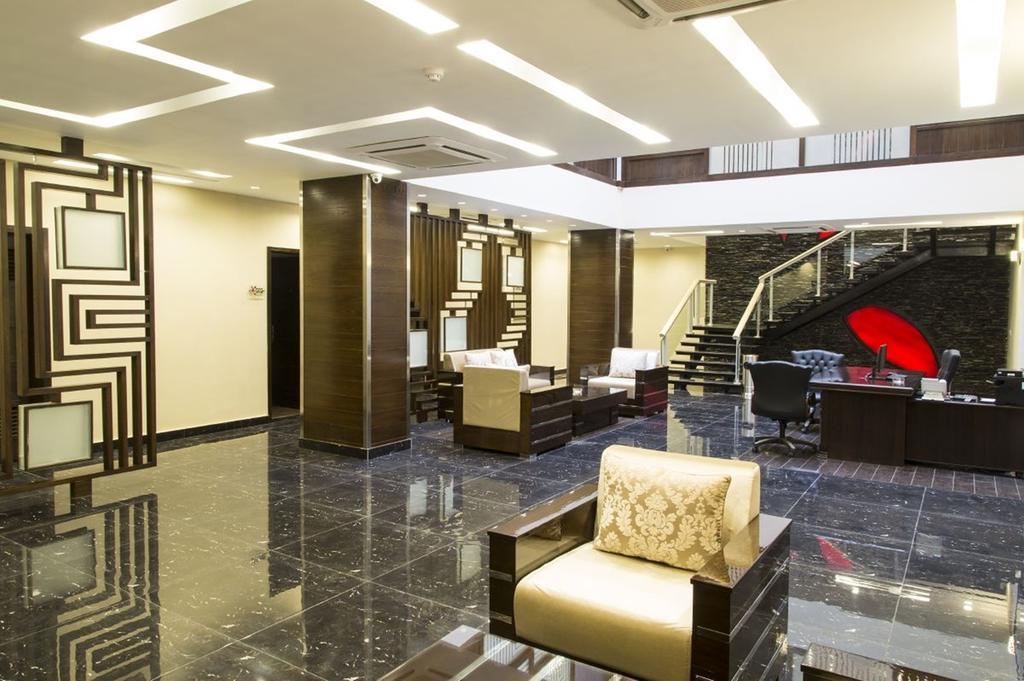 โรยอเต ลักชัวรี Hotel ลาฮอร์ ภายนอก รูปภาพ