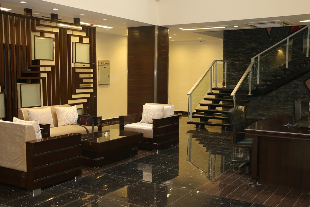 โรยอเต ลักชัวรี Hotel ลาฮอร์ ภายนอก รูปภาพ